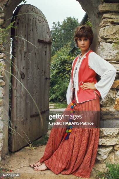 Jane Fonda At Home In The Countryside. Jane FONDA chez elle dans sa propriété à la campagne , proche de Houdan et à 80 kilomètres de Paris : la...