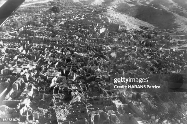 Iran Earthquake 1968. Tremblement de terre dans la province du Khorassan en Iran en 1968, 20 000 morts. A Kakhk, aux confins des lacs salés du Kévir,...