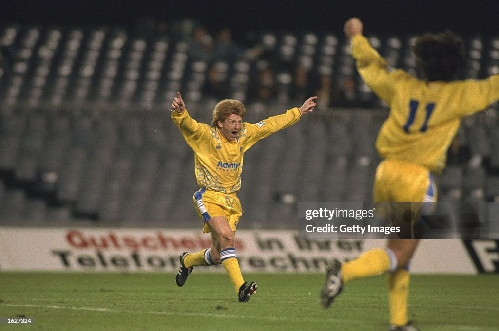 Gordon Strachan and Gary Speed  both of Leeds celebrate a goal