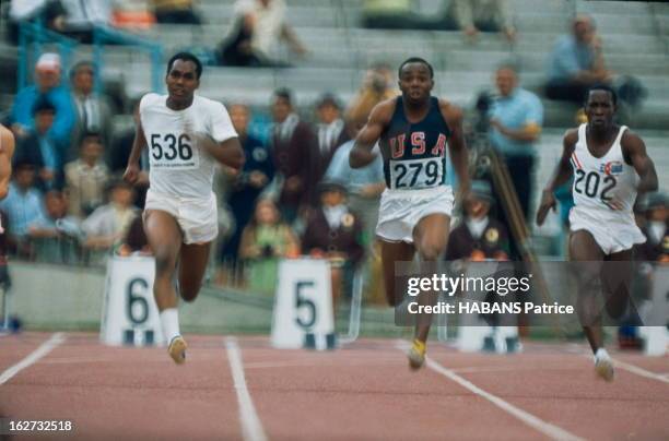 Mexico Olympics Games 1968. Les JO de Mexico du 12 au 27 octobre 1968. Athlétisme. 100 mètres hommes : l'athlète américain Jim HINES remporte la...