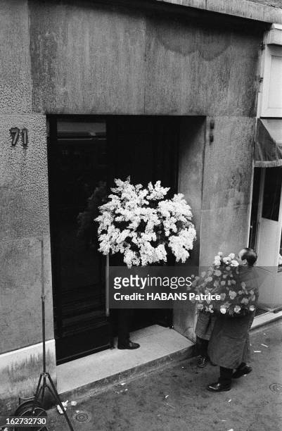 Brigitte Bardot And Jacques Charrier: The Birth Of Their Son Nicolas. 50 corbeilles de fleurs sont arrivées au 71, avnue Paul Doumer, pour la...