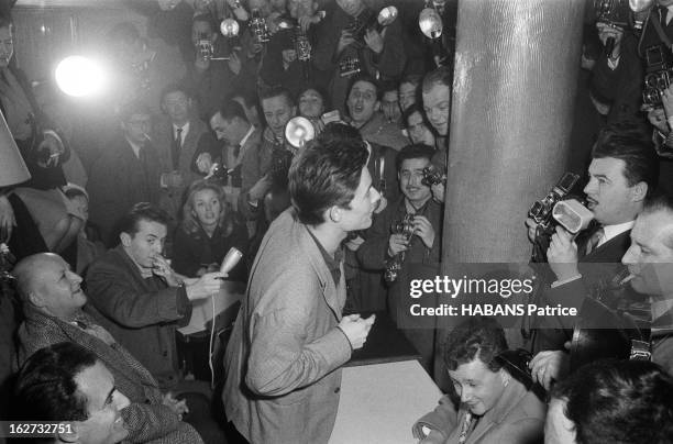 Brigitte Bardot And Jacques Charrier: The Birth Of Their Son Nicolas. Jacques CHARRIER fête la naissance de son fils Nicolas et reçoit les...