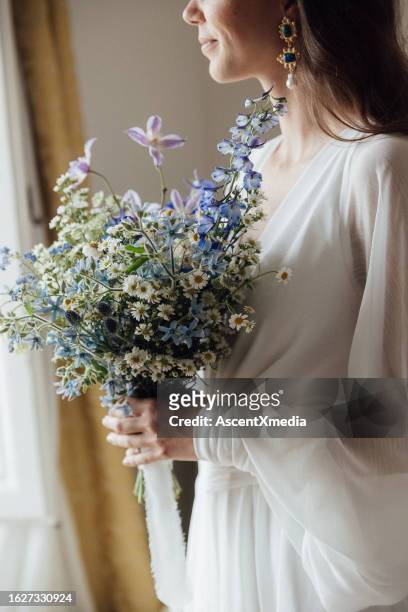 bride relaxes before ceremony - bride holding bouquet stock pictures, royalty-free photos & images