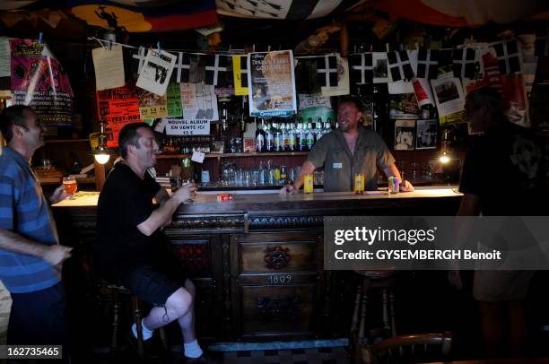 The Bars In Danger. Dans les villages, les patrons de bars-restaurants - épicerie - petits commerces sont indispensables à la vie sociale. Ils...