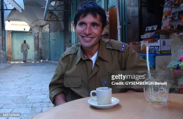 Arno Klarsfeld Idf Soldier. Arno KLARSFELD a troqué sa robe d'avocat pour prendre les armes et l'uniforme de l'armée israelienne : en uniforme,...