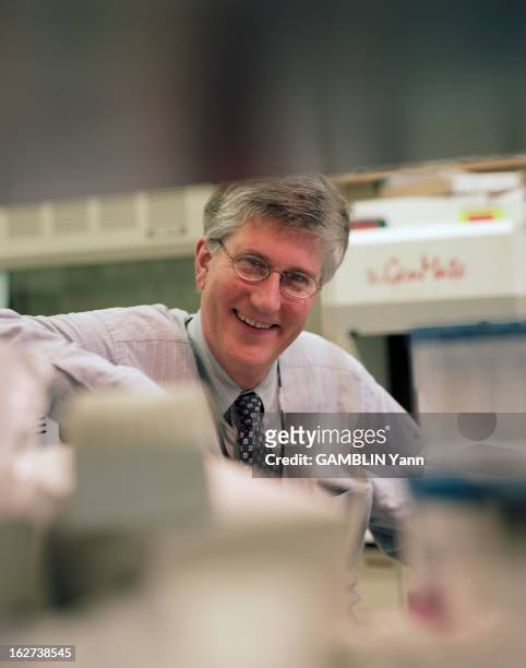Dana Farber Cancer Institute In Boston. Boston - 9 octobre 2000 - A l'Institut anticancéreux Dana-Farber, portrait du professeur Dirk IGLEHART, chef...