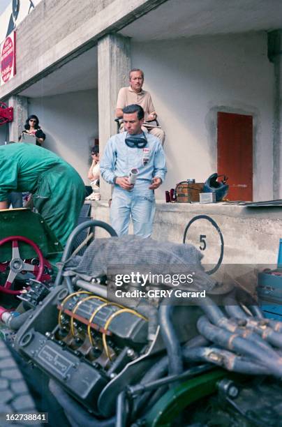 Italy Grand Prix In Monza 1963. A Monza, en 1963, sur le circuit de course automobile, à l'occasion du Grand Prix d'Italie, le pilote Jim CLARK en...