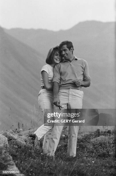 Idylle Between Roger Vadim And Catherine Deneuve. Catherine DENEUVE 17 ans et demi et son compagnon Roger VADIM dans un petit chalet de montagne à...