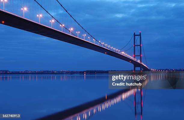 humber bridge glowing at night - kingston stock pictures, royalty-free photos & images