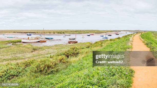 norfolk costal path at burnham overy staithe - burnham on sea stock pictures, royalty-free photos & images