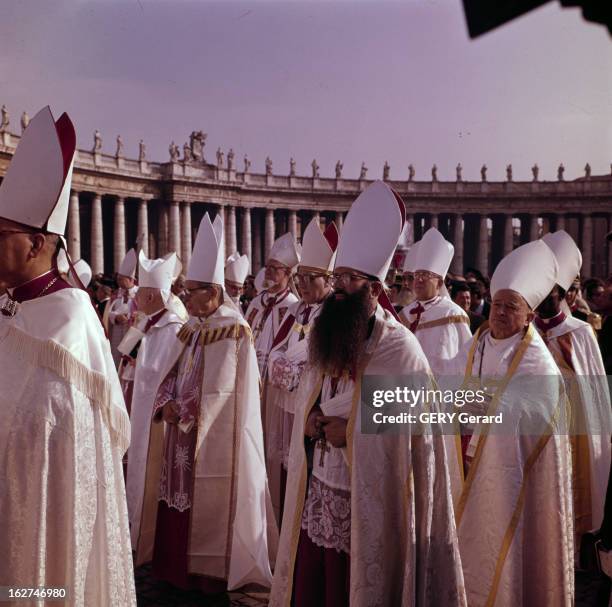 Cousil Rome 87 Le Concile De Pierre Stock Photos, High-Res Pictures, and Images ...