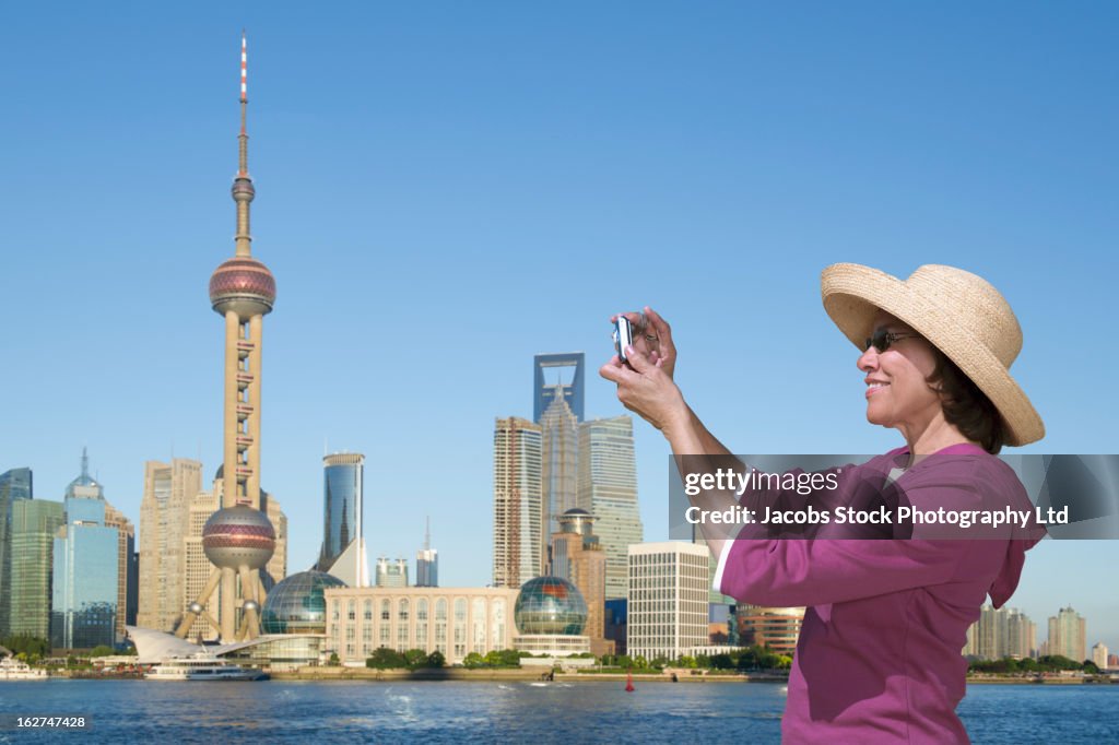 African American woman taking vacation pictures