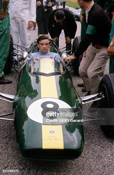Jim Clark At Monza Formula 1 Grand Prix In 1963. En 1963, sur le circuit de course automobile de Monza, le pilote de Formule 1 Jim CLARK, du...