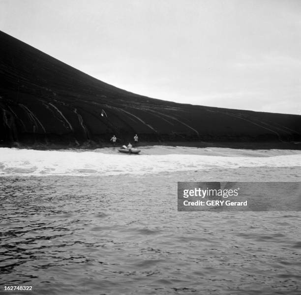 Surtsey Island. Islande- décembre 1963- Lors d'un exploit, Gérard GERY accompagné de Pierre MAZEAUD et Philippe LAFFON, passionnés d'alpinisme...