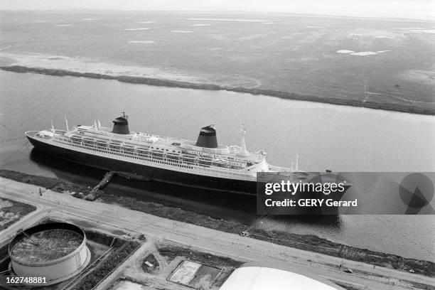 The Liner France. En octobre 1977, le paquebot transatlantique le 'FRANCE' viens d'être revendu à Akram OJJEH un homme d'affaires saoudien. Ici vue...