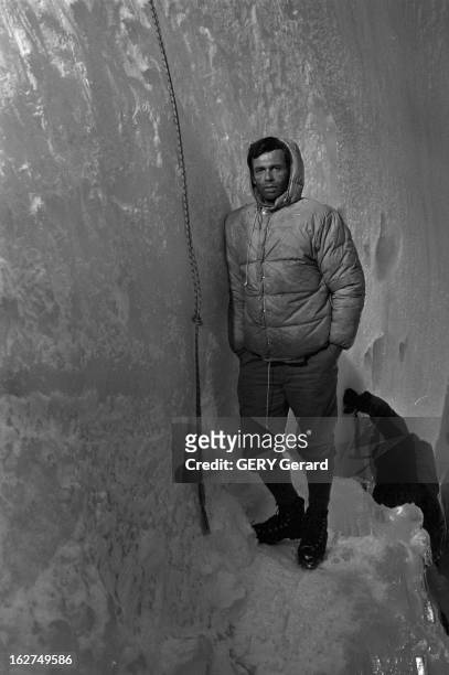 Shooting Of The Film 'La Grande Crevasse' By Gerard Of Herzog. Chamonix- 1966- Le réalisateur Gérard HERZOG tourne pour la télévision 'La grande...