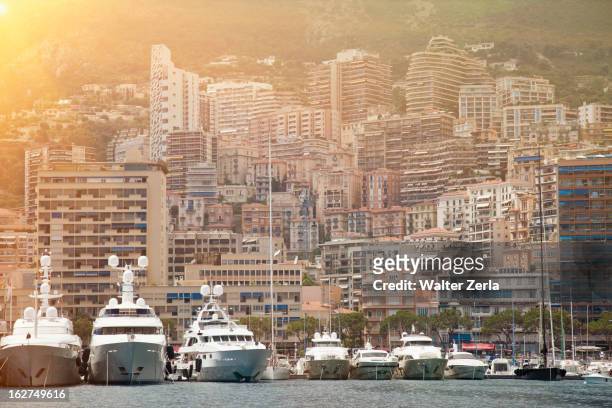 yachts moored in monte carlo - monte carlo photos et images de collection