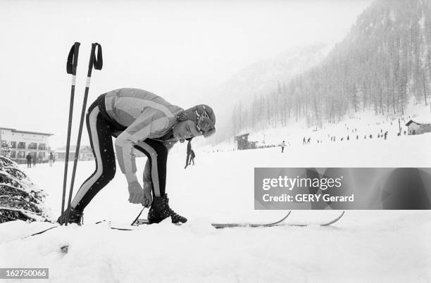 Jean Claude Killy In Val D'Isere. Val d'Isère- 26 décembre 1961- Jean-Claude KILLY, skieur alpin français, en combinaison et portant un masque,...