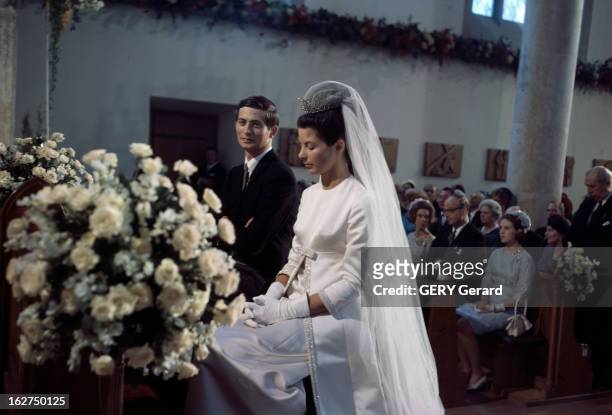 The Marriage Of Prince Hans-Adam Of Liechtenstein With Mary Kinsky Von Wchinitz Und Tettau. Vaduz - 30 juillet 1967 - Lors de leur mariage, assis...