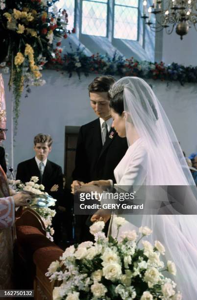 The Marriage Of Prince Hans-Adam Of Liechtenstein With Mary Kinsky Von Wchinitz Und Tettau. Vaduz - 30 juillet 1967 - Lors de leur cérémonie de...