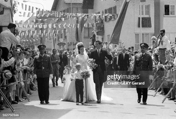 The Marriage Of Prince Hans-Adam Of Liechtenstein With Mary Kinsky Von Wchinitz Und Tettau. Le 30 juillet 1967 - Lors de leur mariage le prince...