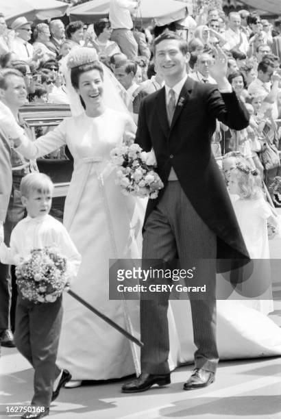 The Marriage Of Prince Hans-Adam Of Liechtenstein With Mary Kinsky Von Wchinitz Und Tettau. Le 30 juillet 1967 - Lors de leur mariage le prince...