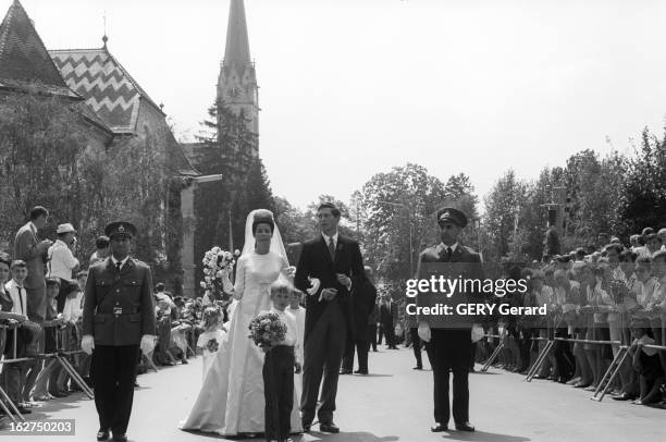 The Marriage Of Prince Hans-Adam Of Liechtenstein With Mary Kinsky Von Wchinitz Und Tettau. Le 30 juillet 1967 - Lors de leur mariage le prince...