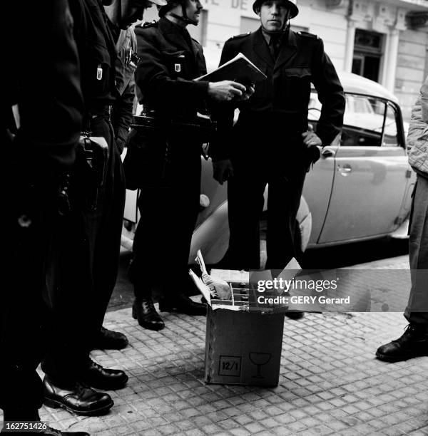Demonstrations April 1962 In Oran. En Algérie, le 19 avril 1962, un mois après les accords d'Evian scellant le cessez-le-feu entre la France et le...