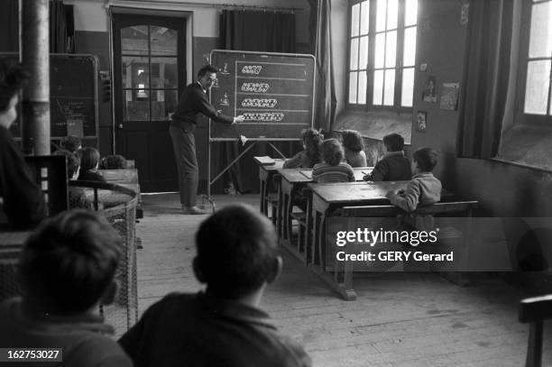 Darrol, Inventor Of A New Method Of Calculation. En janvier 1961, instituteur dans un petit village francais, DARROL est l'inventeur d'une nouvelle...