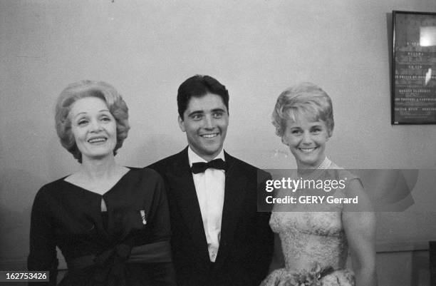 The Chancery Night At The Palace Of Chaillot. A Paris, le 2 juin 1960, Lors de la Grande Nuit de la Chancellerie, les invités arrivent au Palais de...