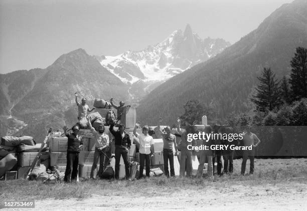 First French Expedition To Climb The Everest. Au Népal en juillet 1978, Pierre MAZEAUD, ancien ministre des sports part à la conquête de l'Everest à...