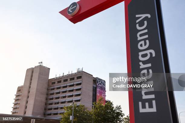 Code Off Darwin Rescue 1,276 Royal Northern Hospital Stock Photos, High-Res Pictures, and ...