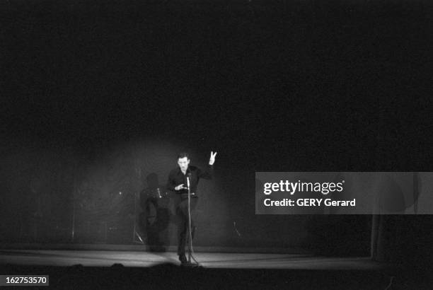 First Of The Recital Of Yves Montand. En octobre 1958, à Paris, au théâtre de l'étoile, lors de la première de son récital, le chanteur et acteur...