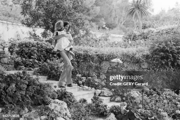 Rendezvous With Christina Von Opel. 6 juin 1979, la milliardaire Christina VON OPEL dans sa villa de Saint-Tropez où elle est assignée à résidence...