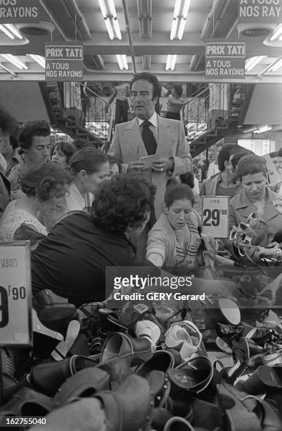 Meeting With Jules Ouaki, Director Of 'Tati' Stores. France, Paris, 13 juin 1977, Le sellier tunisien Jules OUAKI est devenu le PDG des magasins...