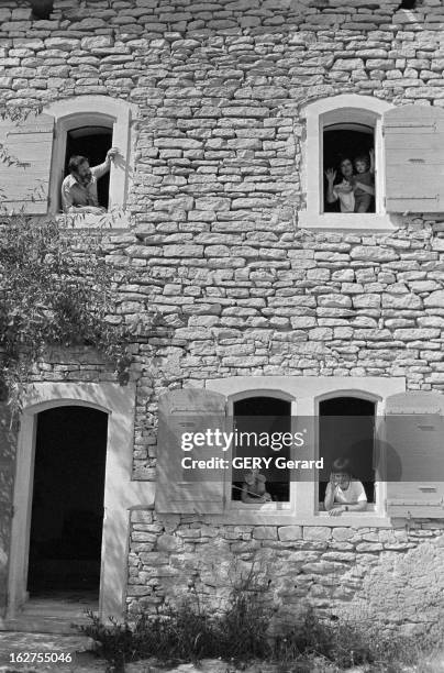 Rendezvous With Michel Drach And His Wife Marie-Jose Nat. France, Gordes, 25 juillet 1977, Le réalisateur français Michel DRACH a épouse l'actrice...