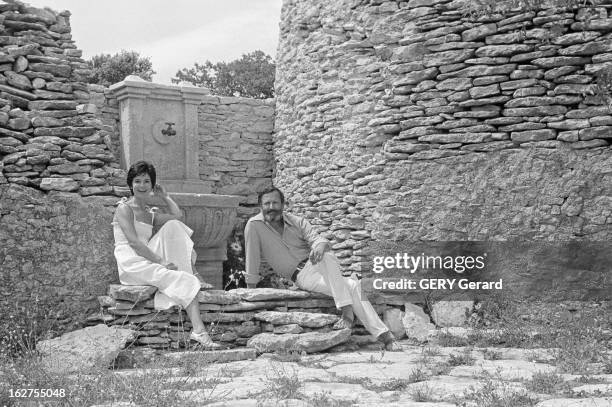 Rendezvous With Michel Drach And His Wife Marie-Jose Nat. France, Gordes, 25 juillet 1977, Le réalisateur français Michel DRACH a épouse l'actrice...