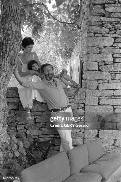 Rendezvous With Michel Drach And His Wife Marie-Jose Nat. France, Gordes, 25 juillet 1977, Le réalisateur français Michel DRACH a épouse l'actrice...