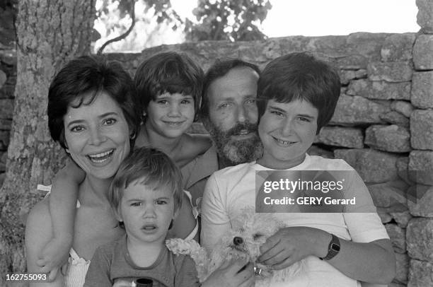 Rendezvous With Michel Drach And His Wife Marie-Jose Nat. France, Gordes, 25 juillet 1977, Le réalisateur français Michel DRACH a épouse l'actrice...