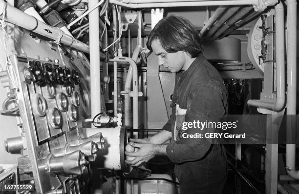 The Comex, Compagnie Maritime D'Expertise, Works On The Drilling Boat 'Pelican'. 22 novembre 1976, La COMEX est une société spécialisée dans...