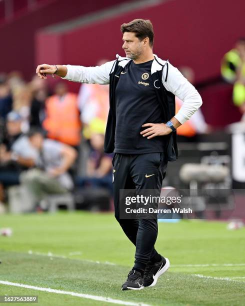 Mauricio Pochettino, Manager of Chelsea, gestures during the Premier League match between West Ham United and Chelsea FC at London Stadium on August...