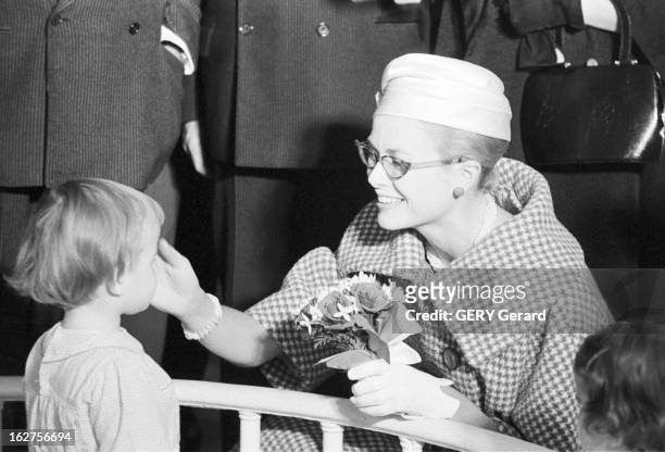 Grace Of Monaco Visits The Flowers City. France, Paris, 14 octobre 1959, la Princesse Grace de MONACO, en visite officielle dans la capitale, visite...