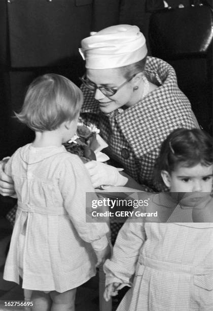 Grace Of Monaco Visits The Flowers City. France, Paris, 14 octobre 1959, la Princesse Grace de MONACO, en visite officielle dans la capitale, visite...