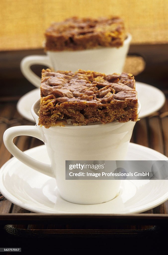 Caramel slices on coffee cups