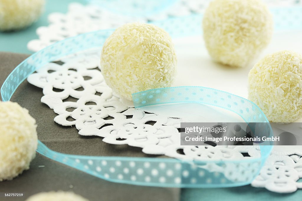 White truffle pralines with coconut