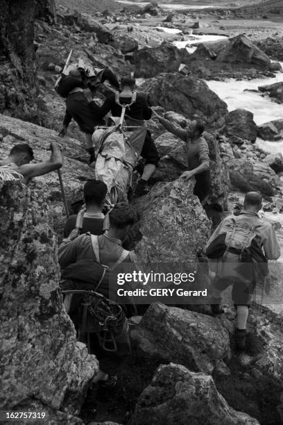 Rescue At Pic Gaspard. France, 9 aout 1960, Dans le massif des Ecrins, des alpinistes partis en expédition au sommet du Pic Gaspard se sont retrouvés...