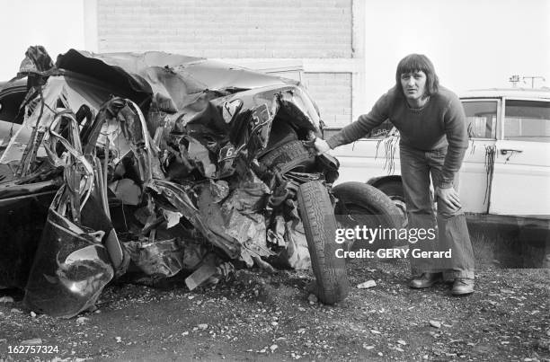 Car Crash In Bar Le Duc. En avril 1976, en France à Bar Le Duc, Gérard GASSON, tombe en panne sur une passage à niveau avec sa vieille traction...