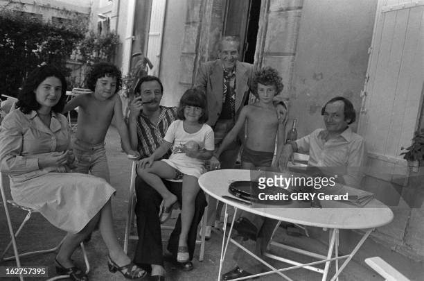 The 'Off' Shows At The Avignon Festival. Avignon, le 8 août 1977. Reportage sur les spectacles 'off' qui se donnent dans les rues de la ville en...