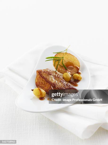 fried foie gras with sliced apples, green grapes and rosemary - foie gras photos et images de collection