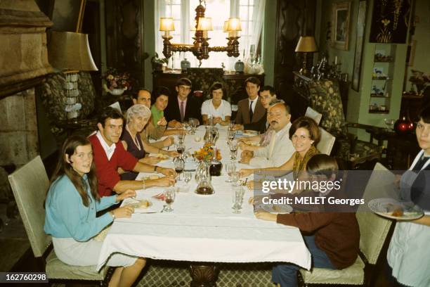 The Laborde De Montpezat Family. Béarn- septembre 1966- la famille Laborde DE MONTPEZAT: à Albas, la tablée des deux familles:de gauche à droite,...